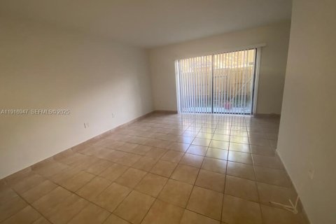 Adosado en alquiler en Pembroke Pines, Florida, 2 dormitorios, 103.4 m2 № 1973709 - foto 10