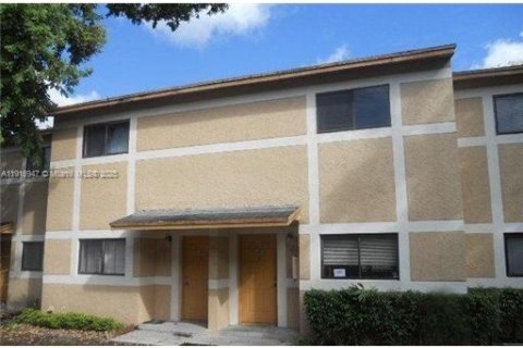 Adosado en alquiler en Pembroke Pines, Florida, 2 dormitorios, 103.4 m2 № 1973709 - foto 6