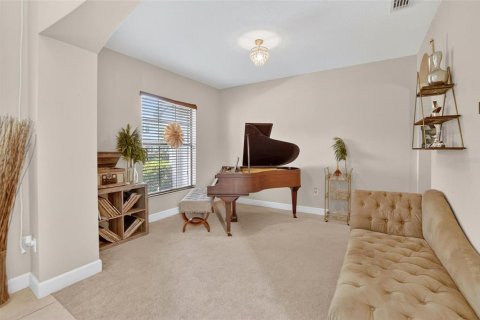 House in Tampa, Florida 4 bedrooms, 356.09 sq.m. № 2092954 - photo 9