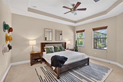 House in Tampa, Florida 4 bedrooms, 356.09 sq.m. № 2092954 - photo 27