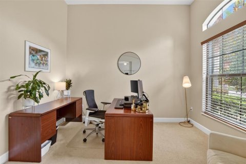 House in Tampa, Florida 4 bedrooms, 356.09 sq.m. № 2092954 - photo 8