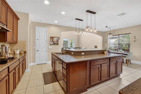 House in Tampa, Florida 4 bedrooms, 356.09 sq.m. № 2092954 - photo 17