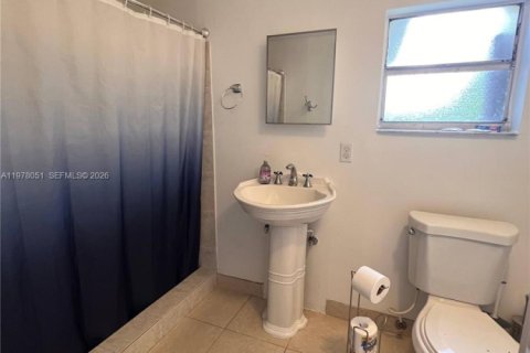 House in Miami, Florida 1 bedroom № 2041992 - photo 13