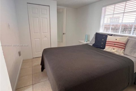 House in Miami, Florida 1 bedroom № 2041992 - photo 9
