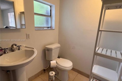 House in Miami, Florida 1 bedroom № 2041992 - photo 16