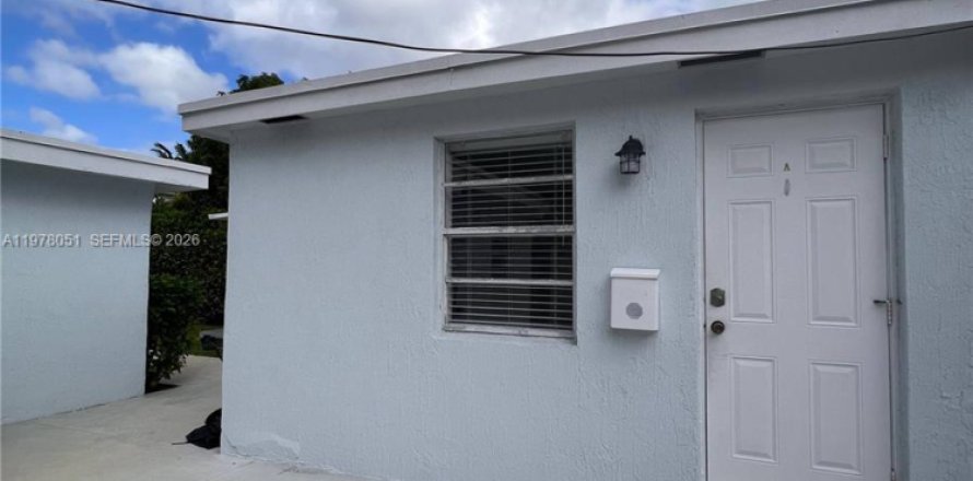 House in Miami, Florida 1 bedroom № 2041992