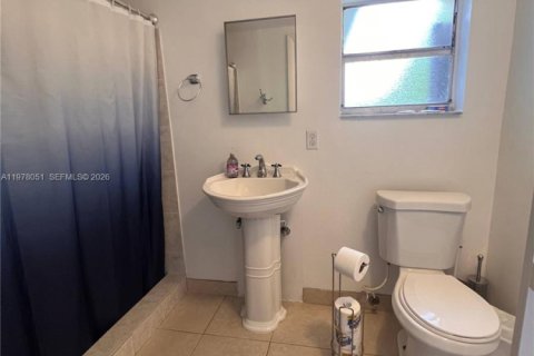 House in Miami, Florida 1 bedroom № 2041992 - photo 17