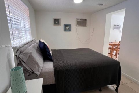 House in Miami, Florida 1 bedroom № 2041992 - photo 10