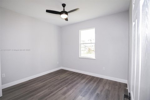 House in Sebring, Florida 3 bedrooms, 139.82 sq.m. № 1758790 - photo 26