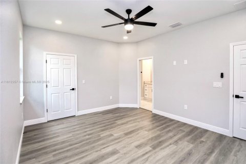 House in Sebring, Florida 3 bedrooms, 139.82 sq.m. № 1758790 - photo 14