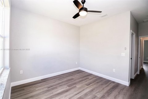 House in Sebring, Florida 3 bedrooms, 139.82 sq.m. № 1758790 - photo 22