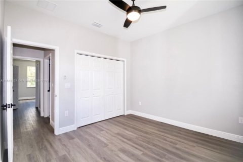 House in Sebring, Florida 3 bedrooms, 139.82 sq.m. № 1758790 - photo 27