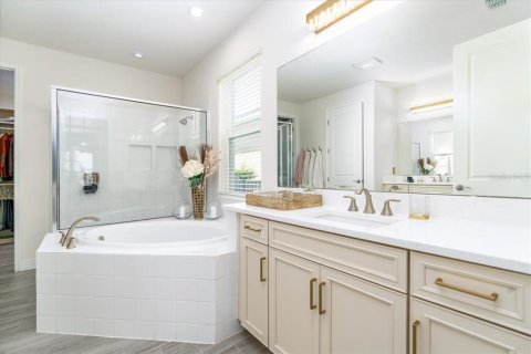House in Apopka, Florida 4 bedrooms, 379.41 sq.m. № 2226738 - photo 6