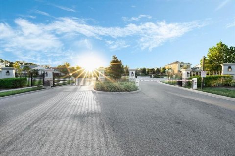 House in Apopka, Florida 4 bedrooms, 379.41 sq.m. № 2226738 - photo 8
