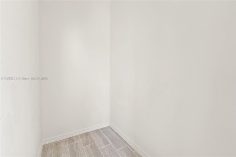 Casa en venta en Lehigh Acres, Florida, 3 dormitorios № 1930940 - foto 15