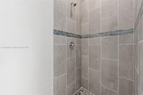 Casa en venta en Lehigh Acres, Florida, 3 dormitorios № 1930940 - foto 17