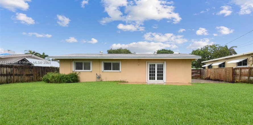 Villa ou maison à Cutler Bay, Floride 3 chambres, 144.93 m2 № 1828910