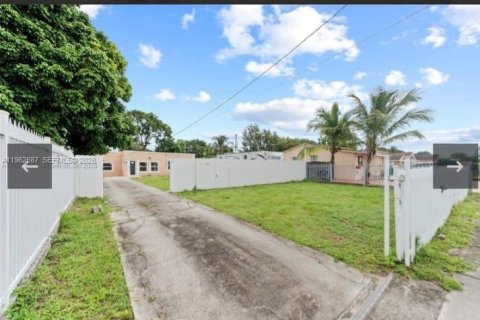 Купить виллу или дом в Майами, Флорида 3 спальни, 101.82м2, № 2023818 - фото 4