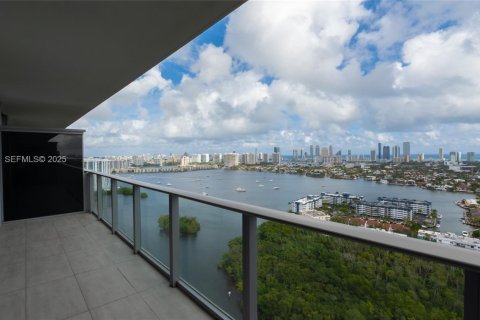 Condominio en venta en North Miami Beach, Florida, 2 dormitorios, 104.33 m2 № 1992904 - foto 1