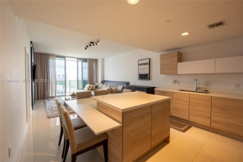 Condominio en venta en North Miami Beach, Florida, 2 dormitorios, 104.33 m2 № 1992904 - foto 2
