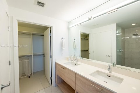 Condominio en venta en North Miami Beach, Florida, 2 dormitorios, 104.33 m2 № 1992904 - foto 12