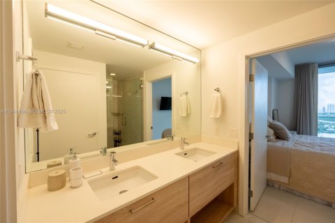 Condominio en venta en North Miami Beach, Florida, 2 dormitorios, 104.33 m2 № 1992904 - foto 13