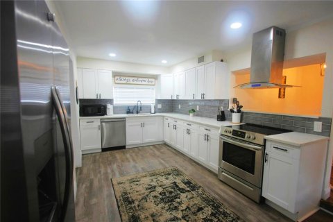 Casa en alquiler en Tampa, Florida, 3 dormitorios, 104.79 m2 № 1849557 - foto 4