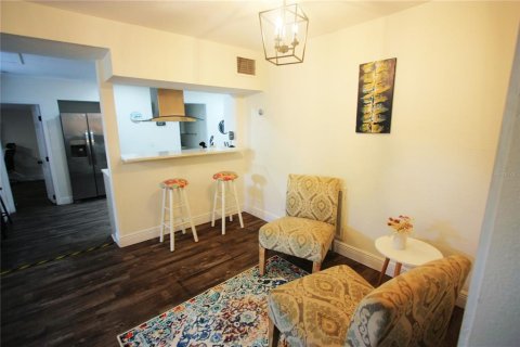 Casa en alquiler en Tampa, Florida, 3 dormitorios, 104.79 m2 № 1849557 - foto 8