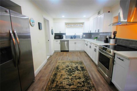 Casa en alquiler en Tampa, Florida, 3 dormitorios, 104.79 m2 № 1849557 - foto 3