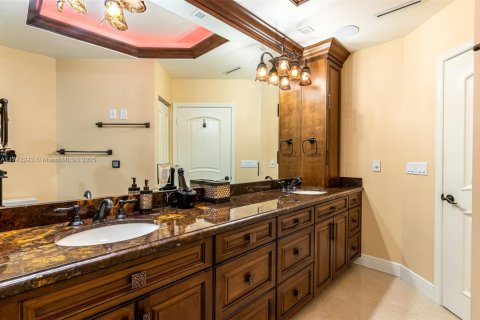 Condo in Sunny Isles Beach, Florida, 2 bedrooms  № 1961516 - photo 21