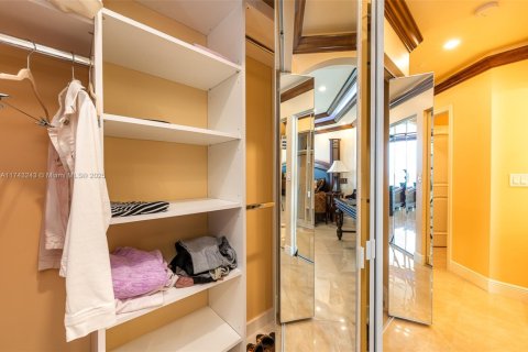 Condo in Sunny Isles Beach, Florida, 2 bedrooms  № 1961516 - photo 20