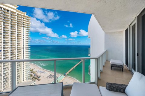 Condo in Sunny Isles Beach, Florida, 2 bedrooms  № 1961516 - photo 2