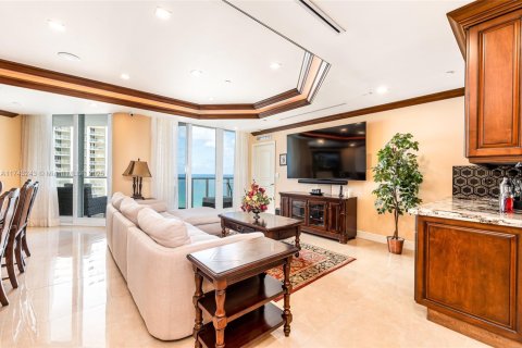 Condo in Sunny Isles Beach, Florida, 2 bedrooms  № 1961516 - photo 3