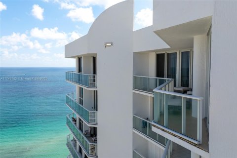 Condo in Sunny Isles Beach, Florida, 2 bedrooms  № 1961516 - photo 29