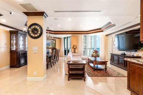 Condo in Sunny Isles Beach, Florida, 2 bedrooms  № 1961516 - photo 9