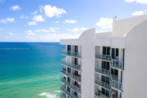 Condo in Sunny Isles Beach, Florida, 2 bedrooms  № 1961516 - photo 28