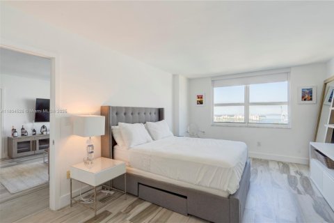 Condo in Miami Beach, Florida, 2 bedrooms  № 1742308 - photo 11