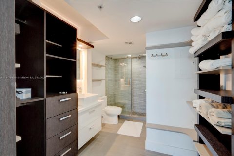 Condo in Miami Beach, Florida, 2 bedrooms  № 1742308 - photo 14