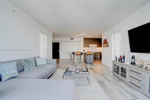 Condo in Miami Beach, Florida, 2 bedrooms  № 1742308 - photo 7