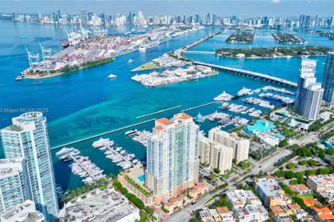 Condo in Miami Beach, Florida, 2 bedrooms  № 1742308 - photo 3