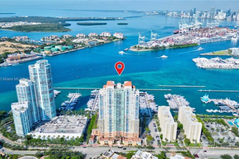 Condo in Miami Beach, Florida, 2 bedrooms  № 1742308 - photo 1