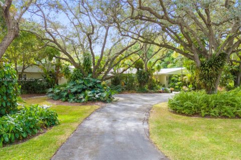 Villa ou maison à vendre à Pinecrest, Floride: 4 chambres, 287.63 m2 № 1921292 - photo 1