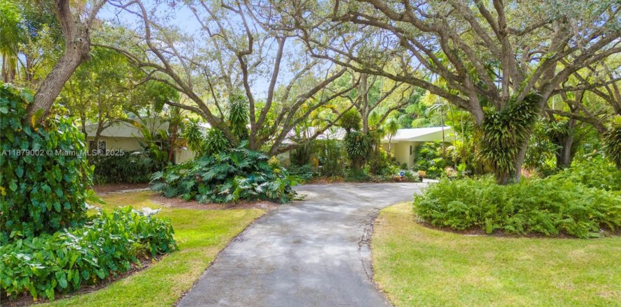 Villa ou maison à Pinecrest, Floride 4 chambres, 287.63 m2 № 1921292