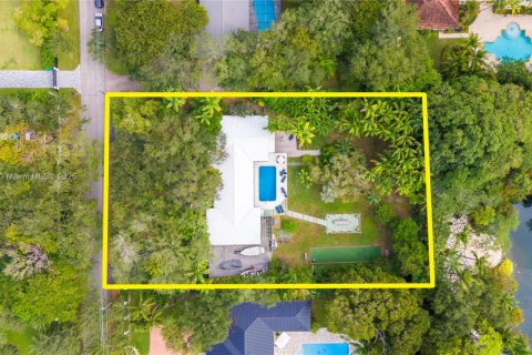 Villa ou maison à vendre à Pinecrest, Floride: 4 chambres, 287.63 m2 № 1921292 - photo 2