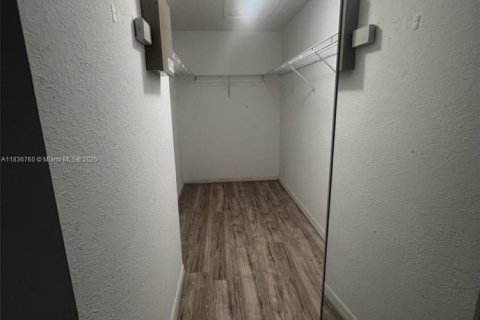 House in Sunrise, Florida 3 bedrooms, 155.89 sq.m. № 1820085 - photo 18