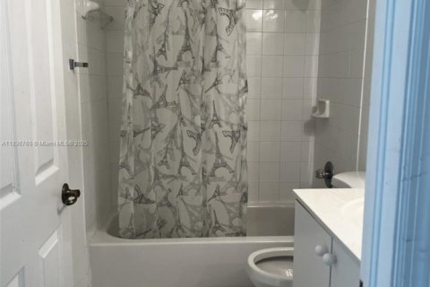 House in Sunrise, Florida 3 bedrooms, 155.89 sq.m. № 1820085 - photo 13