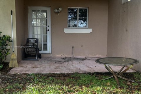 House in Sunrise, Florida 3 bedrooms, 155.89 sq.m. № 1820085 - photo 9