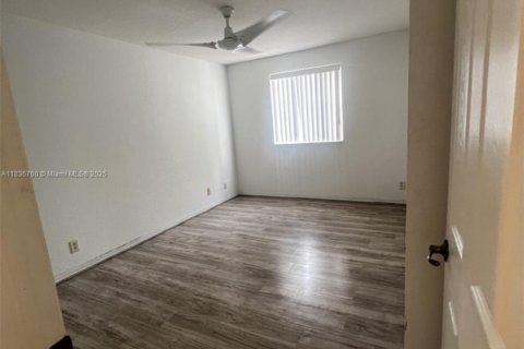 House in Sunrise, Florida 3 bedrooms, 155.89 sq.m. № 1820085 - photo 14