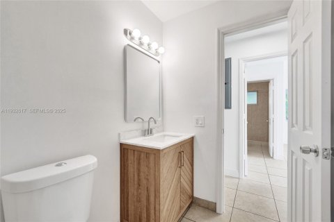 Снять в аренду виллу или дом в Халландейл-Бич, Флорида 3 спальни, 125.42м2, № 1991565 - фото 4