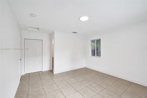 Снять в аренду виллу или дом в Халландейл-Бич, Флорида 3 спальни, 125.42м2, № 1991565 - фото 20